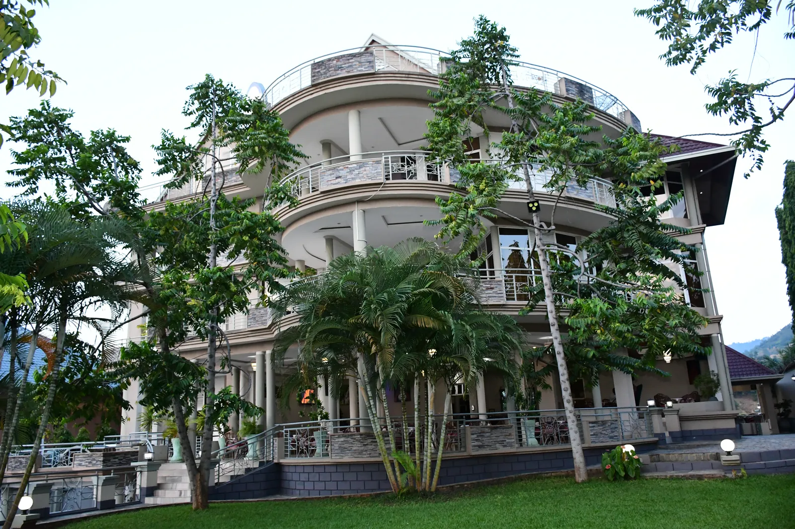 Hotel New Agena, les collines de Sororezo